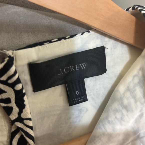 J. Crew sleeveless embroidered top size 0 - Picture 3 of 3